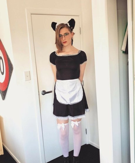 Alice In Wonder1and onlyfans leams