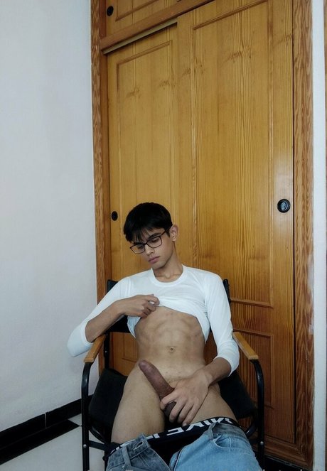 aladdintwink onlyfans ass