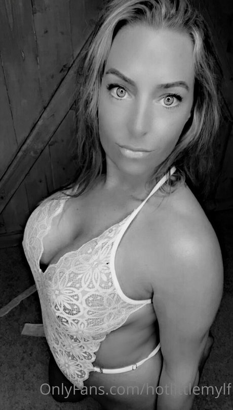 hotlittlemylf onlyfans nude leaked