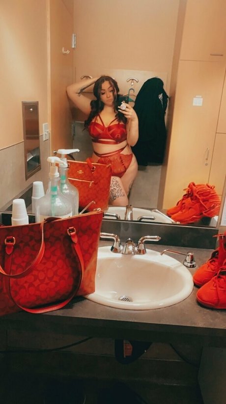 champagnepetti Profile pic