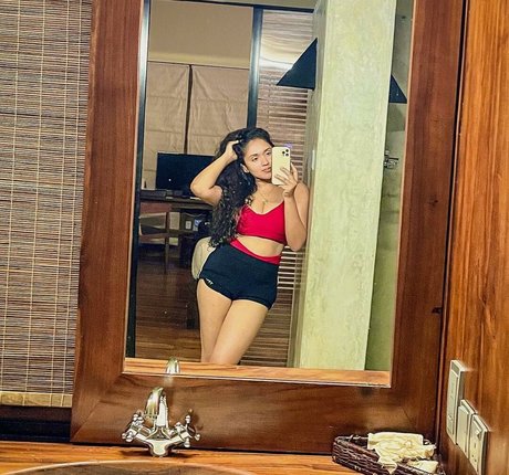 Nimesha Jayarathne onlyfans fotos