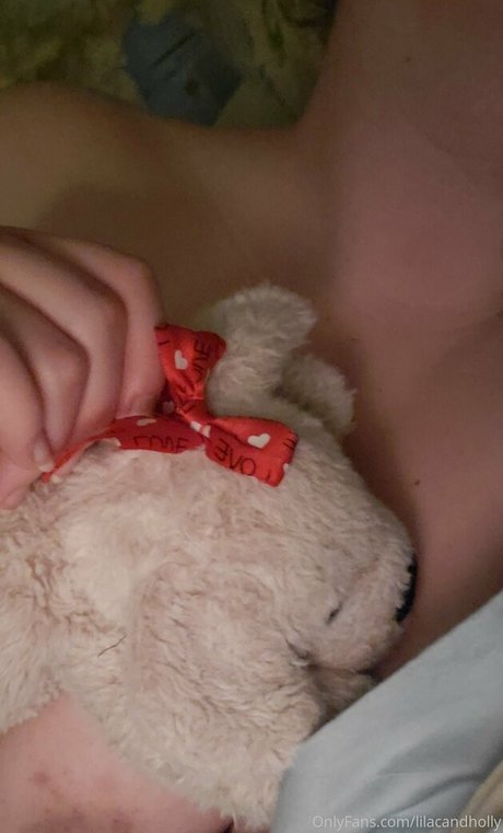 lilacandholly onlyfans topless