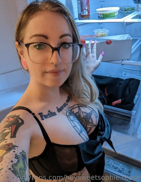 heysweetsophie tease onlyfans nude pics