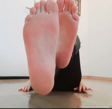 Dani feet hot onlyfans