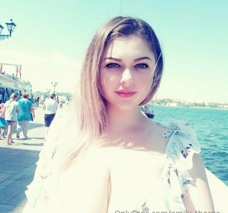 emily thorne_ naked only fans