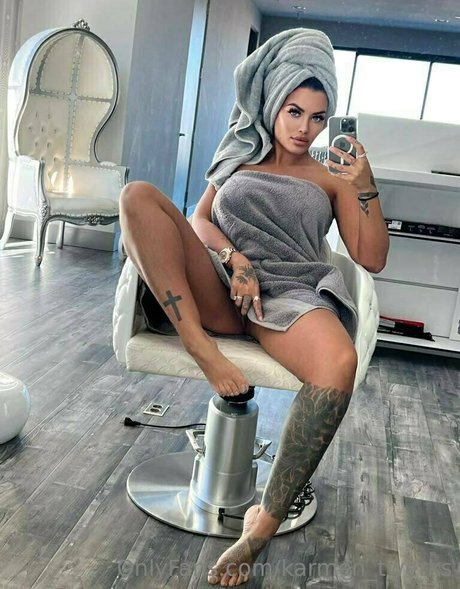 karmen twerks onlyfans leajs