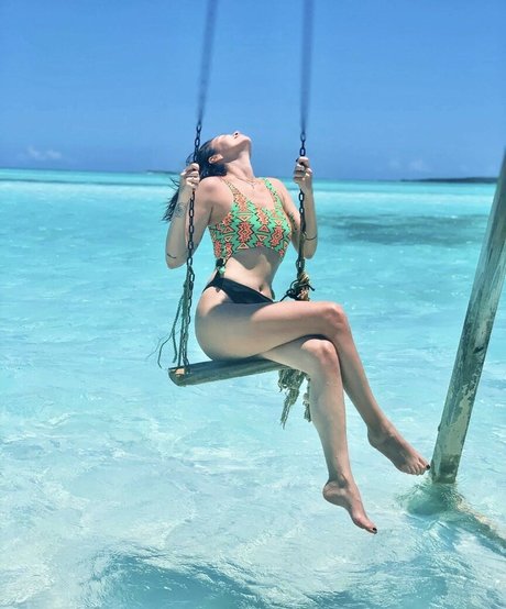 Rose Villain feet onlyfans