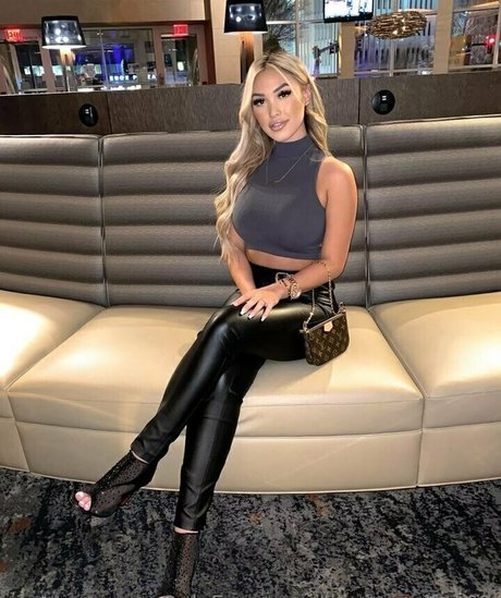 lilmissredfox69 onlyfans nude pics