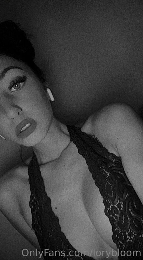 lorybloom nude porn onlyfans
