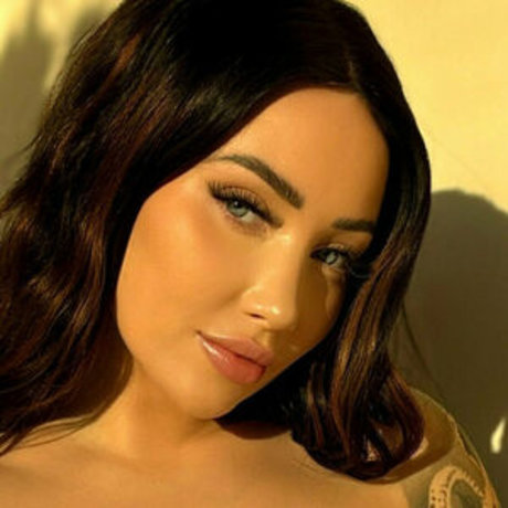 Willow Lay naked on onlyfans