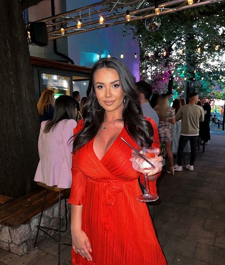 lesbian sex onlyfans porn portrayal