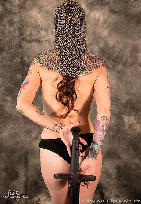lilymonsterfree onlyfans model images