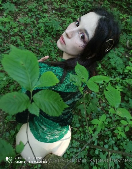 vickypeachesfree naked only fans