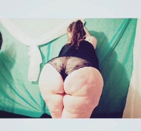 RainIsWet nude on onlyfans