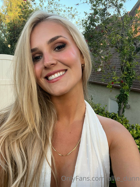 Allie Dunn model nice photo