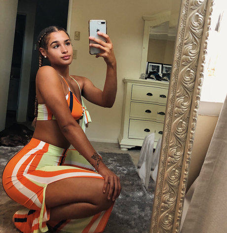 Janae Girard model high quality img