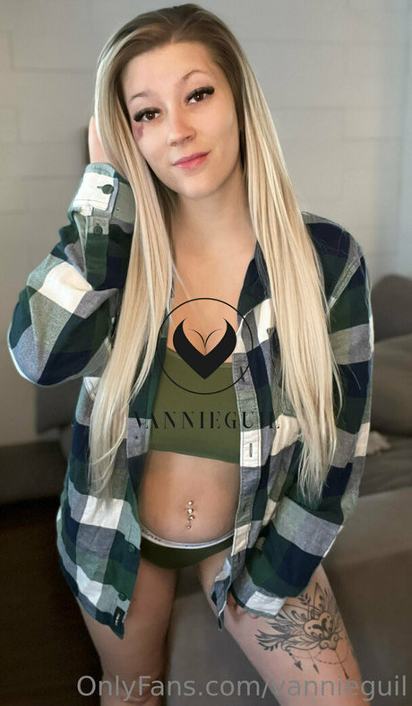 Vannieguil naked model photos