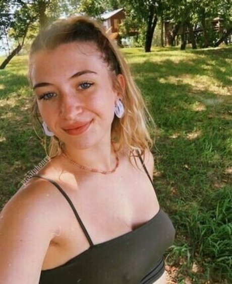 Pr33tyhoney pornstar art photo