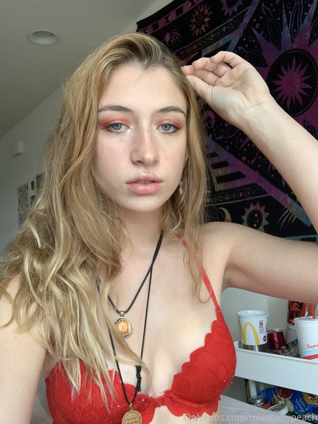 Pr33tyhoney model naked pic