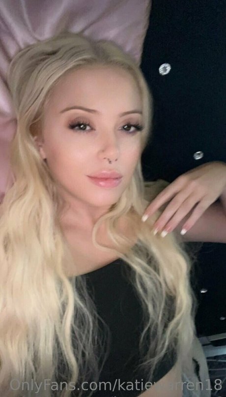 brown eyes kitty onlyfans erotic image