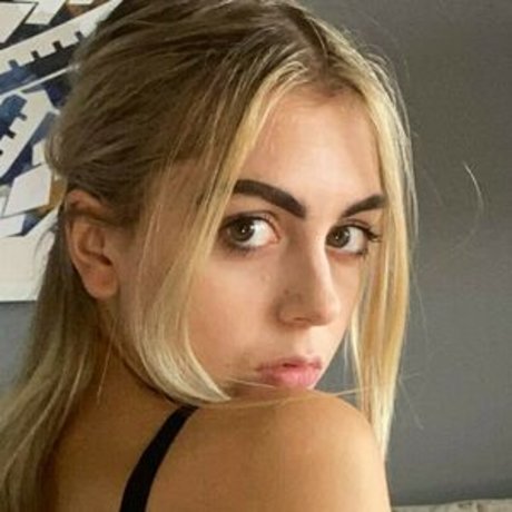 AdeleBaby model porn gallery