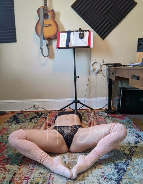 hotyoga naked actress pics