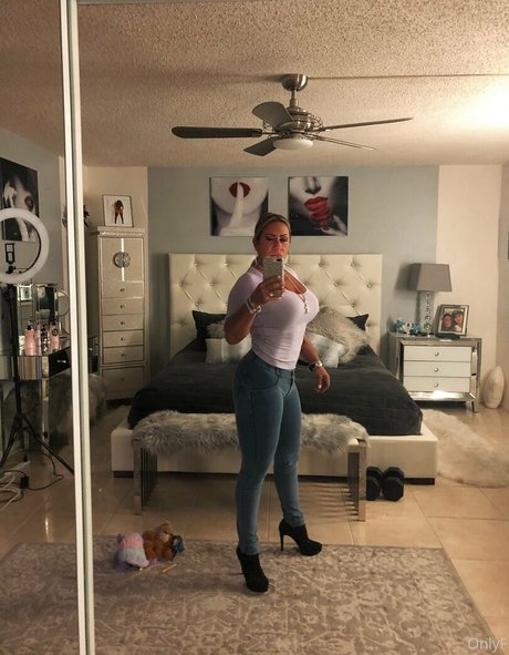 hottotrottots model sexy image