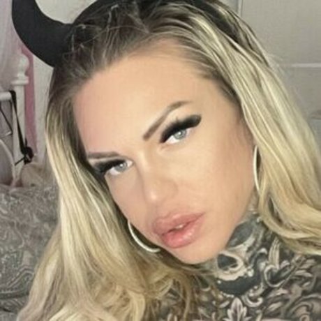 TS MiaDeluxxe star xxx archive