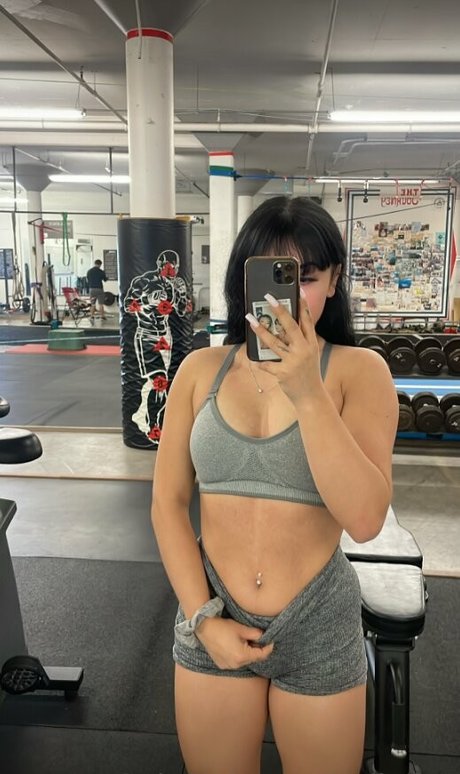 vnikolee model nudes photo