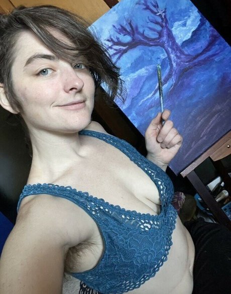 StregaHannah star hot photo