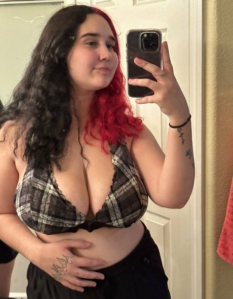 curvy shemale onlyfans hd picture