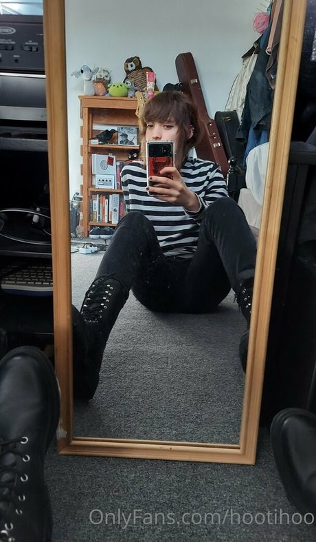 hootihoo model hd photo