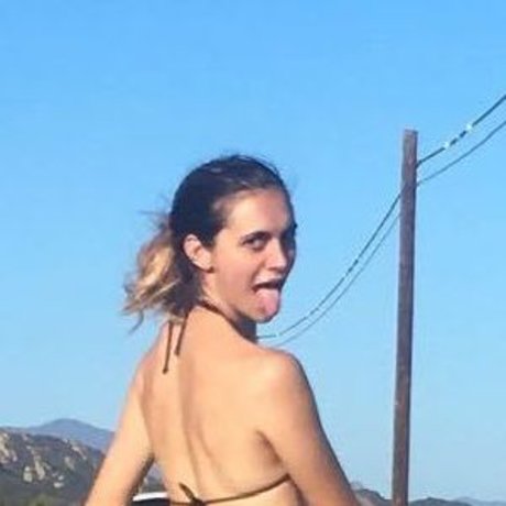 Alyson Stoner star nude photo