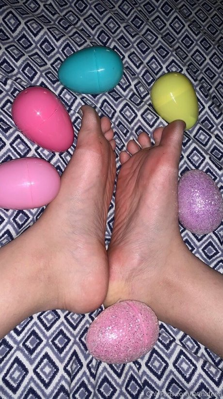 latinafeetj naked star image