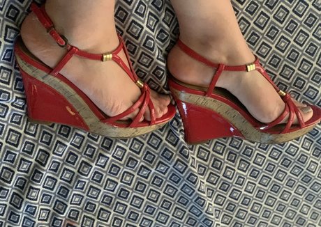 latinafeetj pornographic model photos