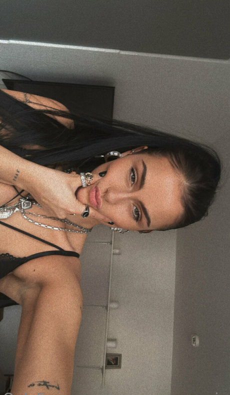 annagrey music model sex photos