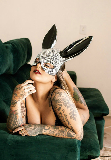 Cauuution exclusive pornstar photos