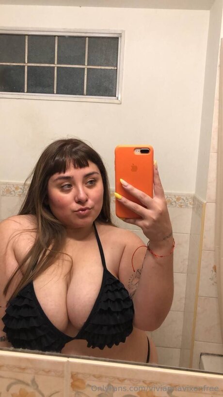 viviannavixenfree model hot image