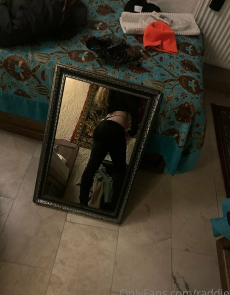 raddie model art galleries