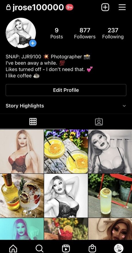 Roman Rose model art gallery