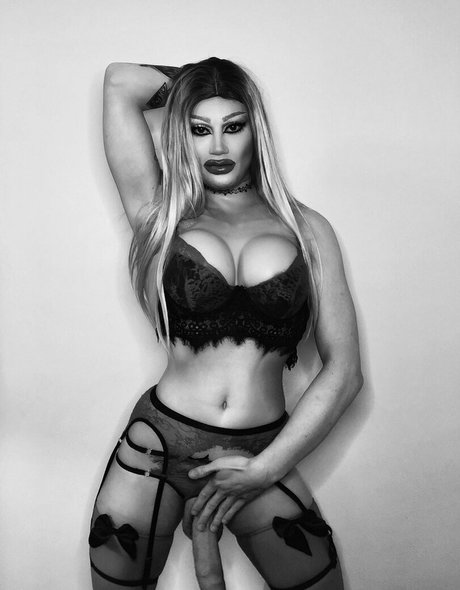 Roman Rose model pretty gallery