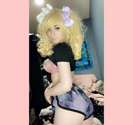 alienonearth pornographic actress photo