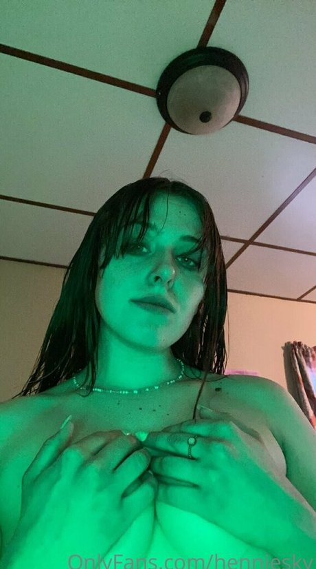 henniesky best model pic