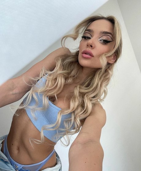 Abby Vouge naked pornstar pic