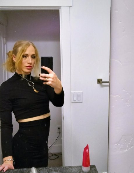 dahliainbloom1 model porn image