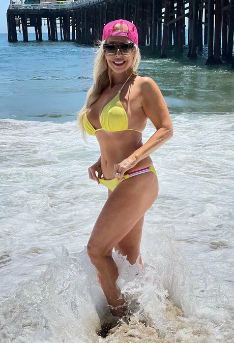 azmorganxoxo naked model picture