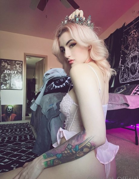 blonde famous onlyfans pornographic pics