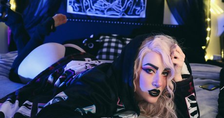 blonde milf onlyfans pretty images