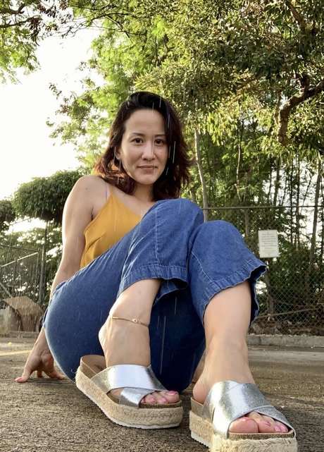 kim kisses foot goddess star xxx archive