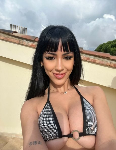 Latina Beauties art star pictures